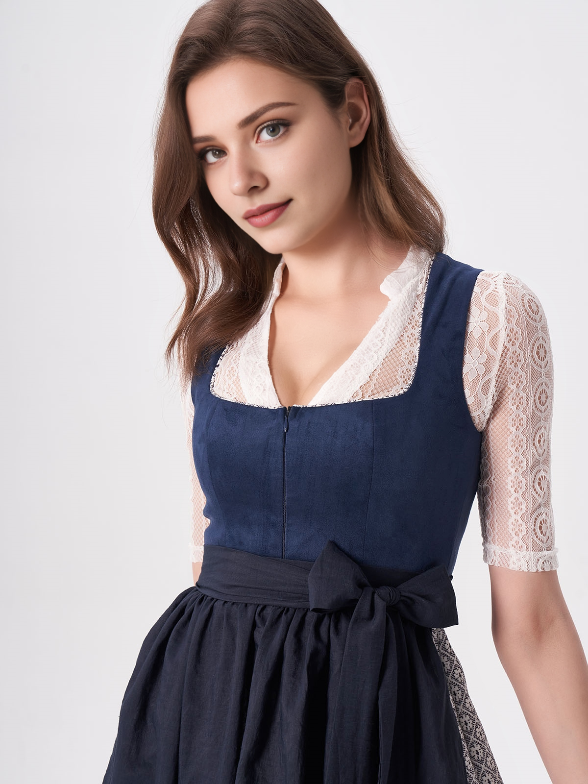 Modernes Dirndl in Blau mit Goldakzenten