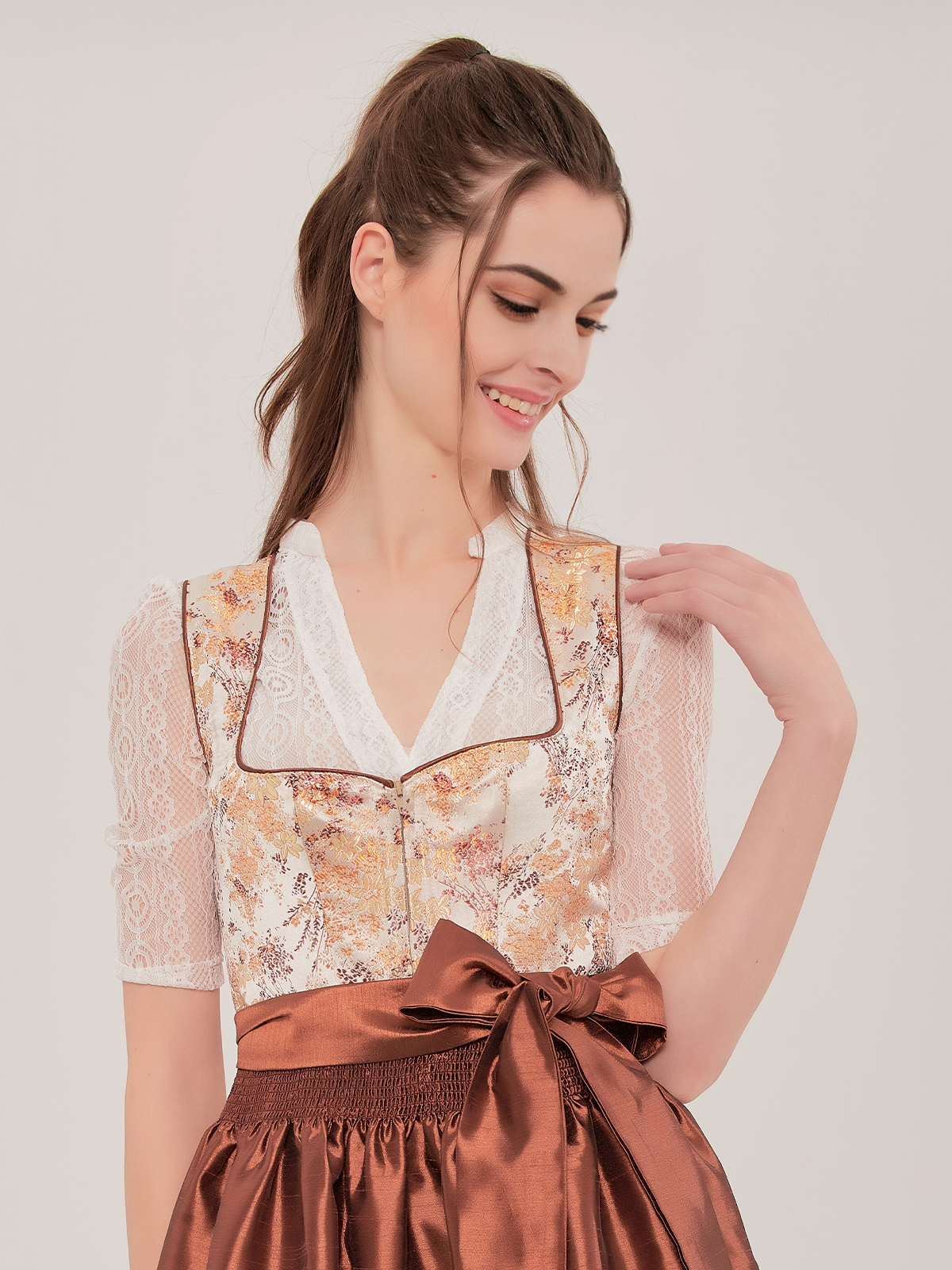 Dirndl in Gelb – perfekt für sommerliche Festivals