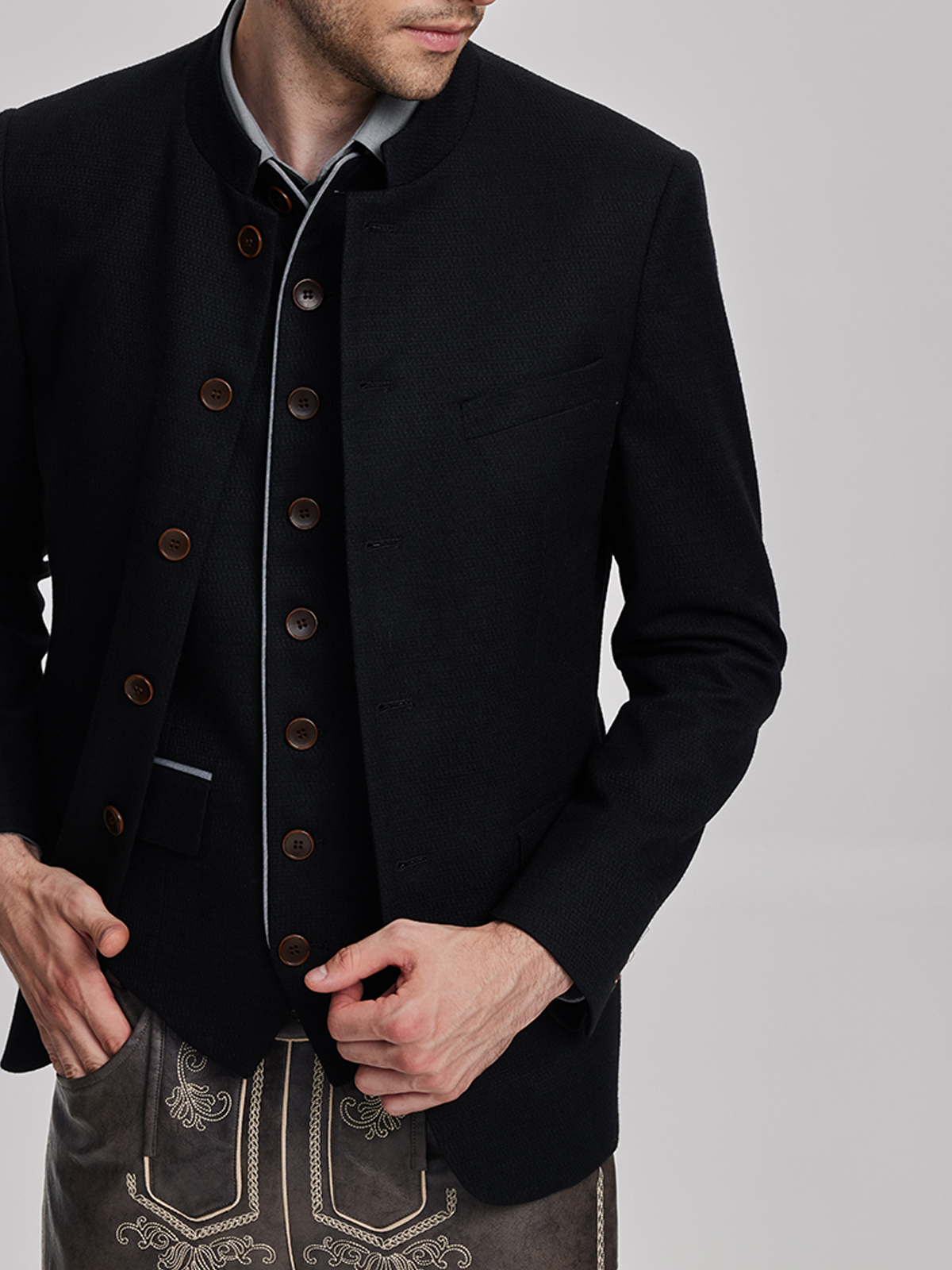 Dirndl mit schwarzer Janker-Jacke