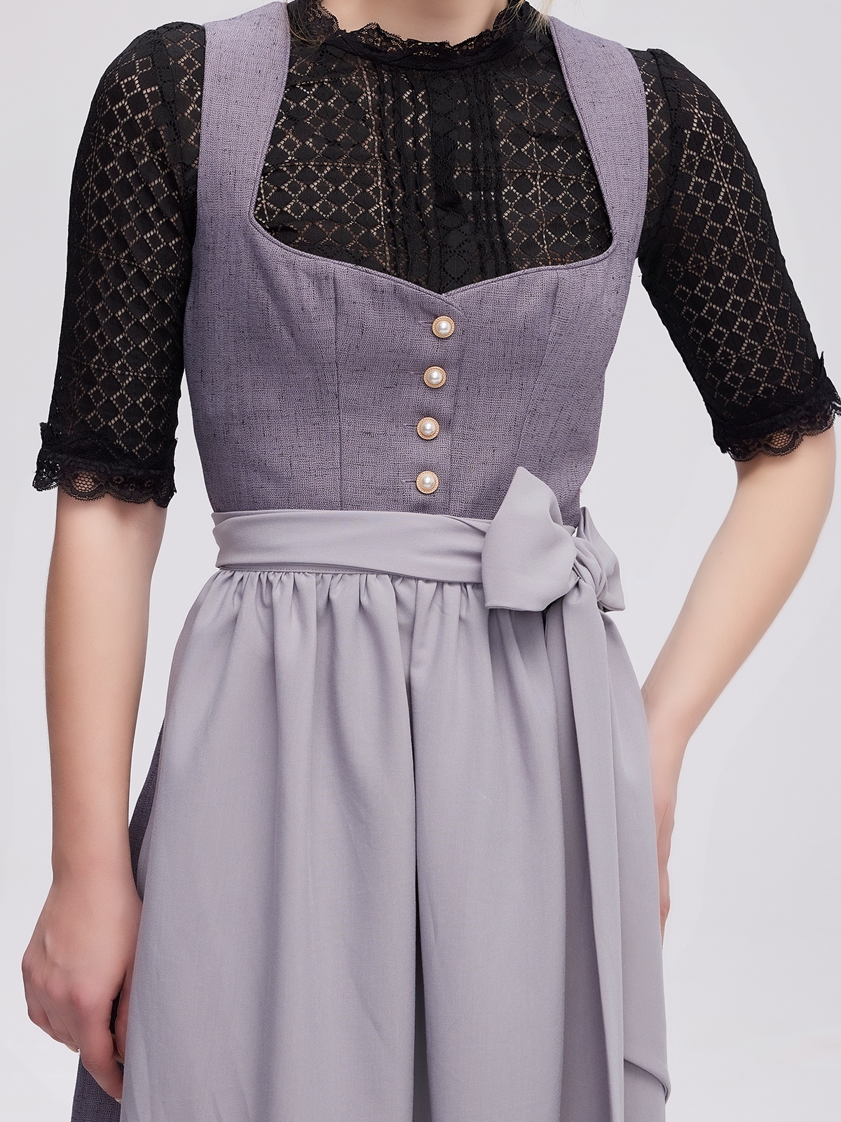 Modernes graues Dirndl mit floralen Akzenten