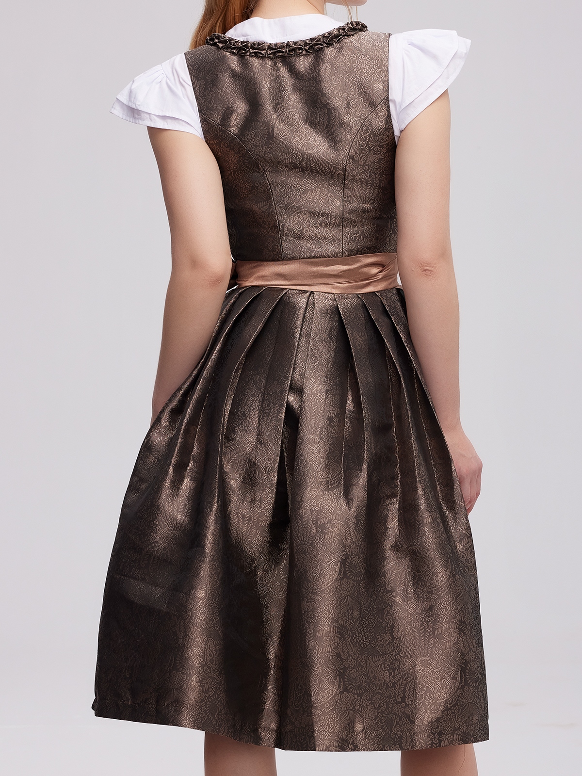 Elegantes braunes Dirndl