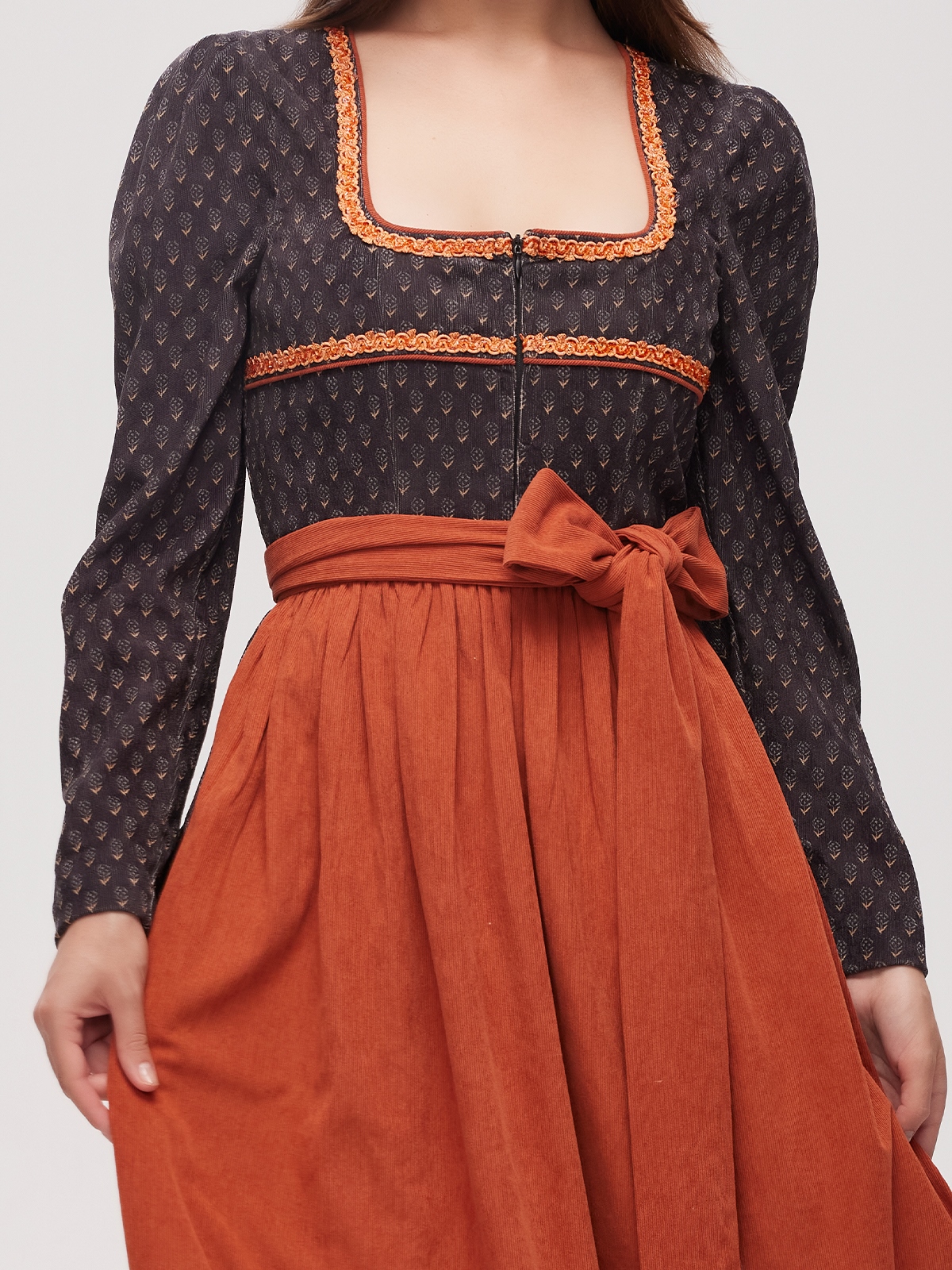 Dirndl in Schwarz – Eleganz pur