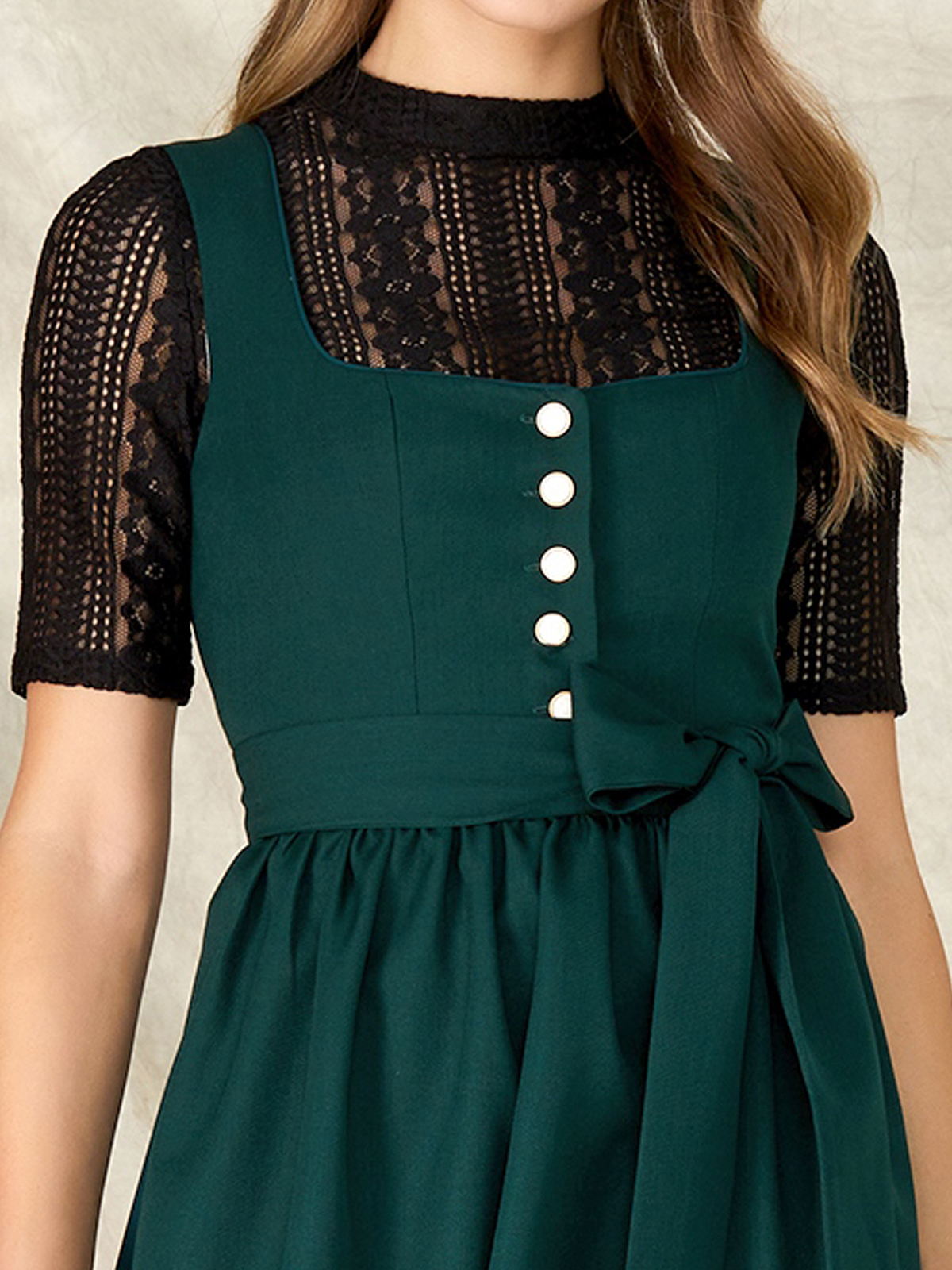 Dirndl in Grün – Eleganz und Tradition