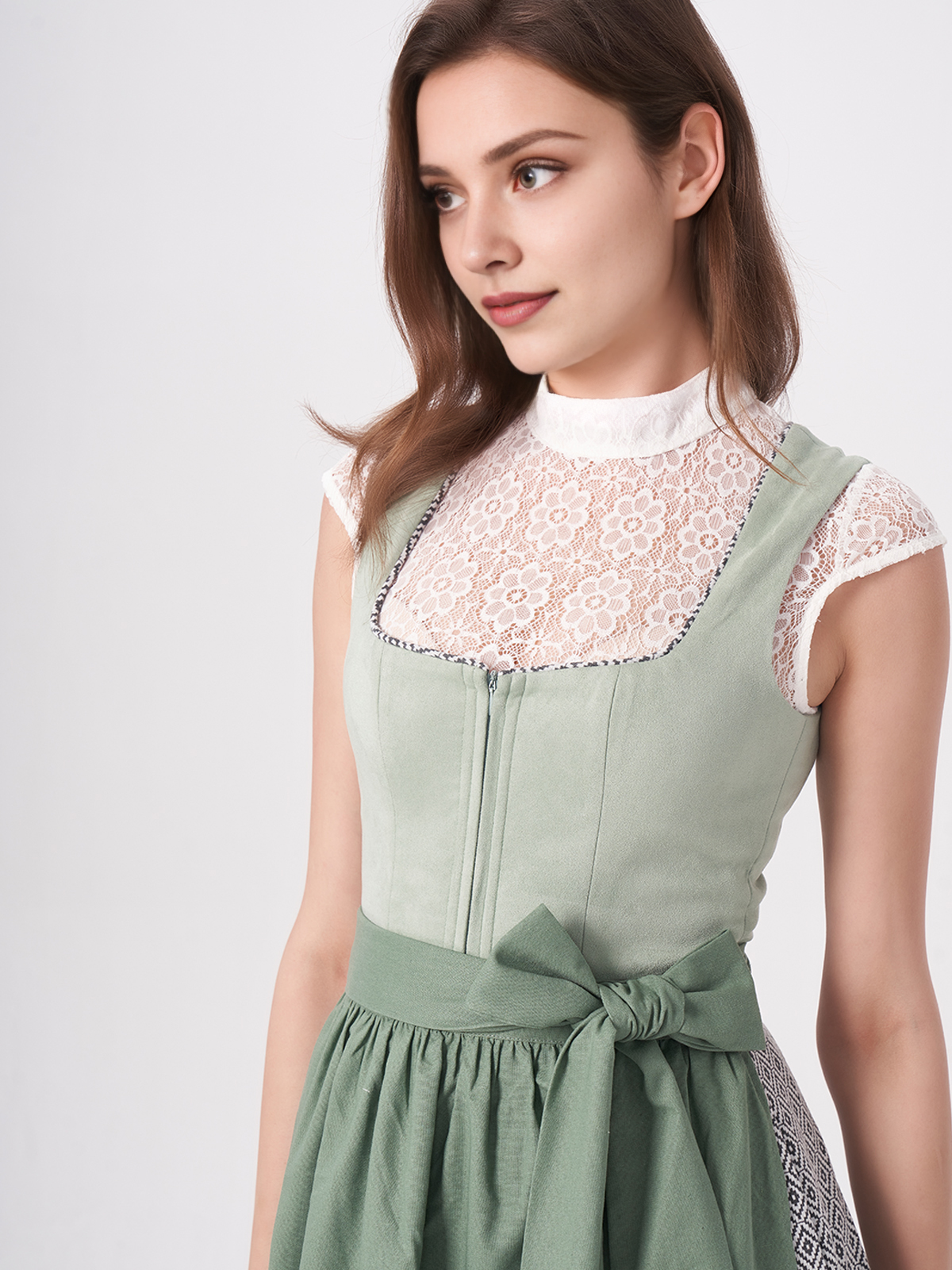 Beige Dirndl mit grünen Akzenten