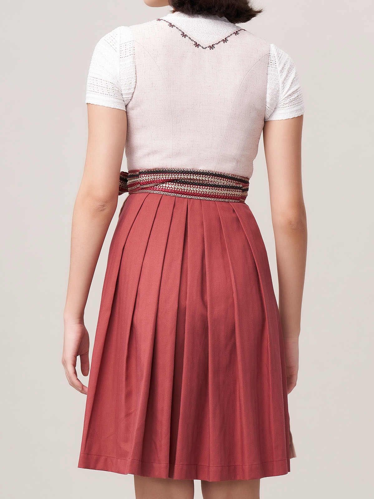 Modernes Dirndl in Rosa – feminin und vielseitig