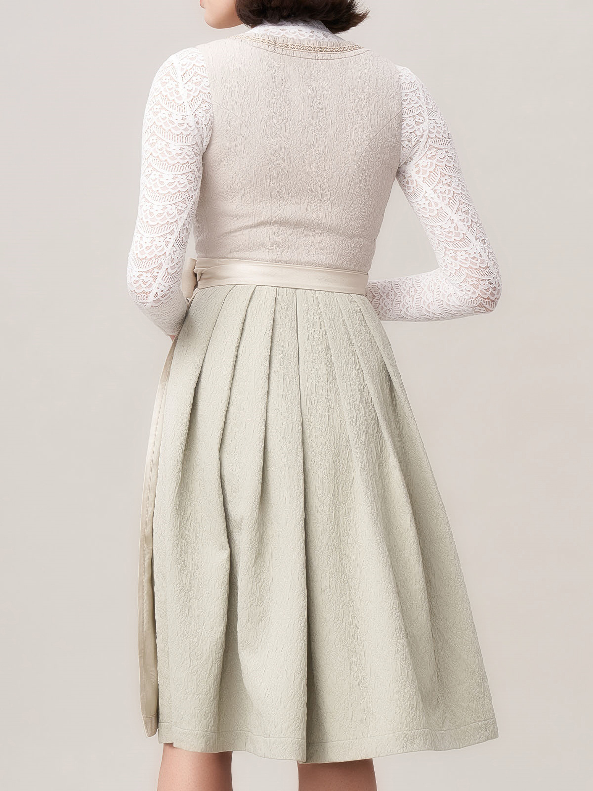 Samt Dirndl Beige – Eleganz in Perfektion