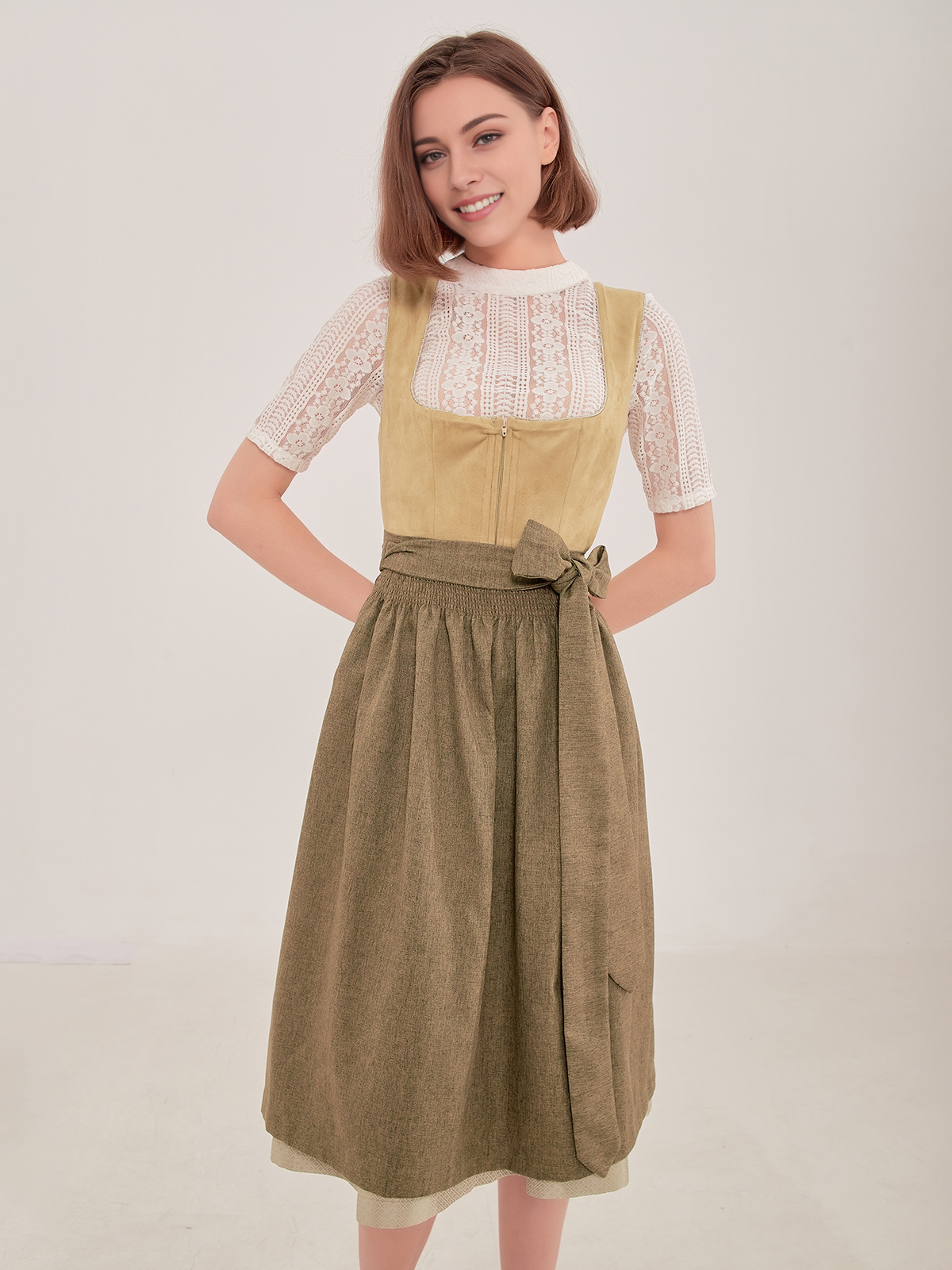 Modernes Dirndl beige in eleganter Leinenoptik