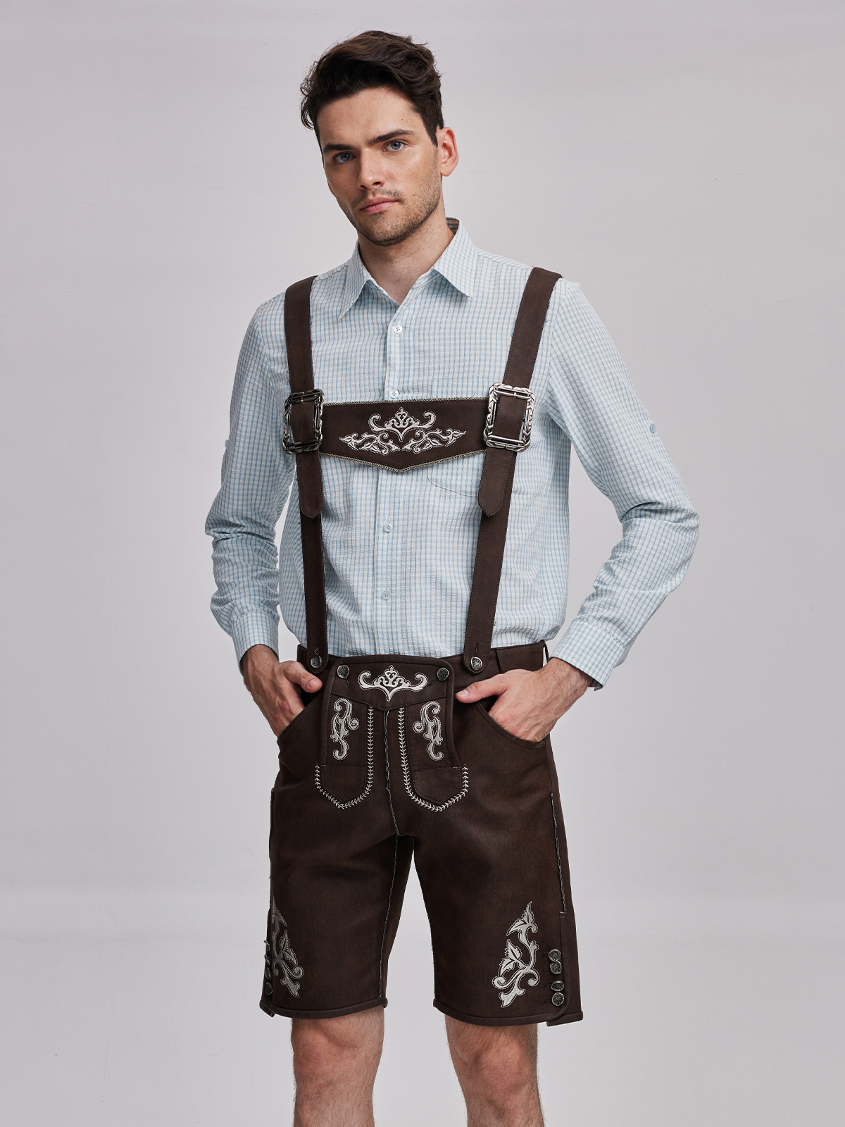 Traditionelles Dirndl in Violett