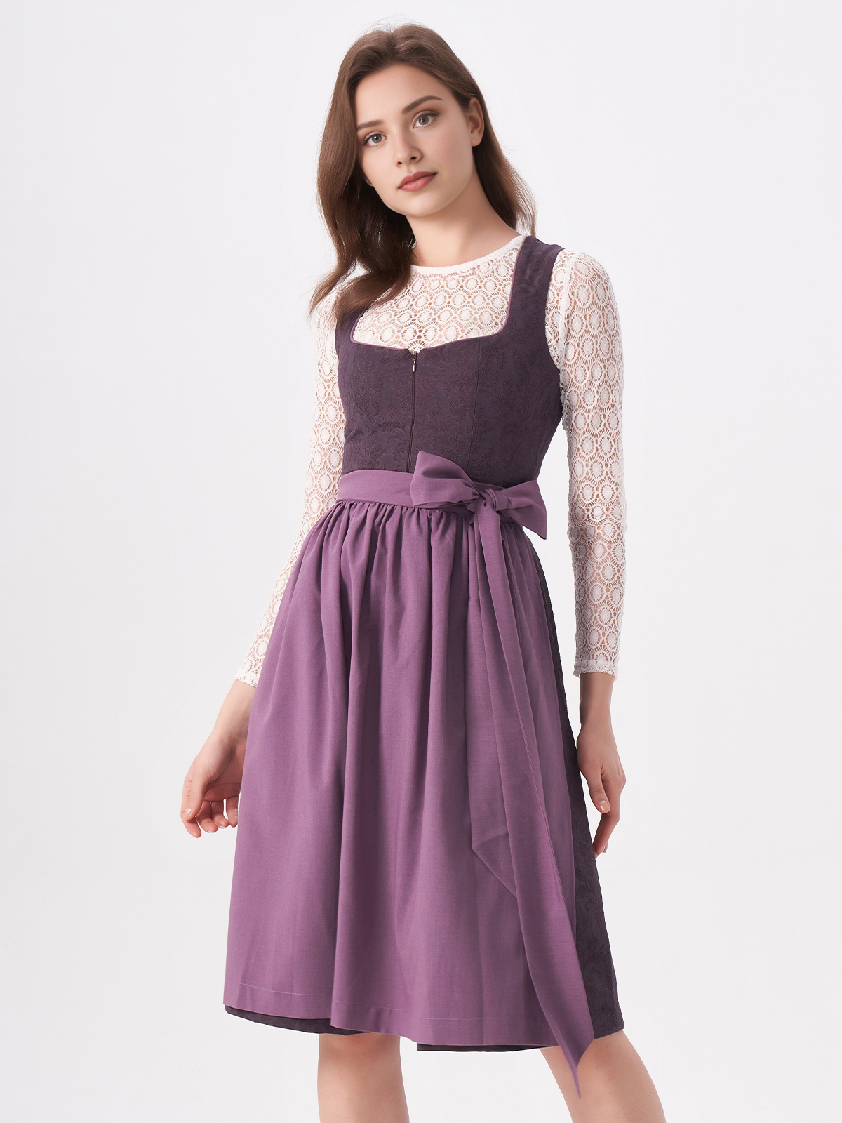 Dirndl in Lila – ein moderner Kontrast zu Beige