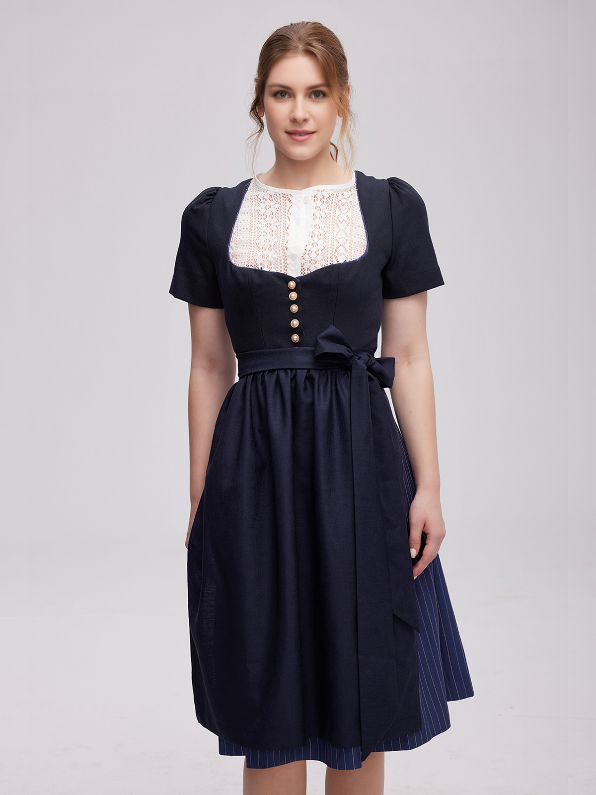 Gelbes Dirndl mit modernem Schnitt