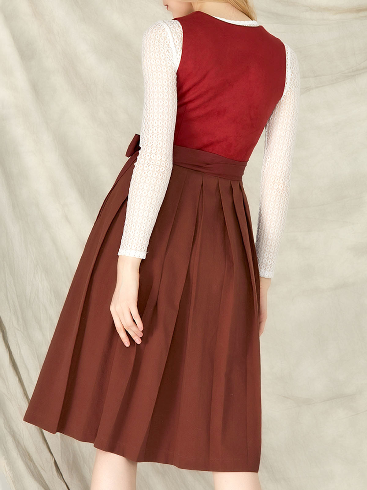 Dirndl in Rot mit modernem Schnitt