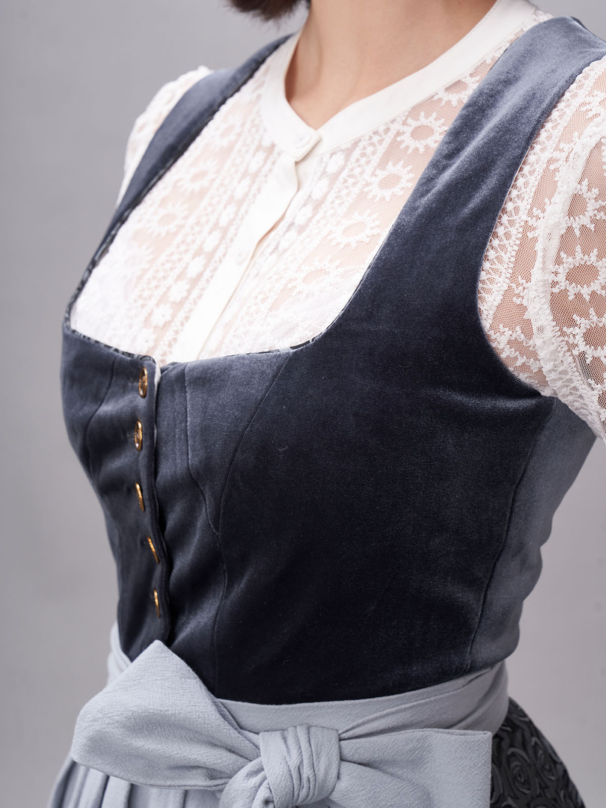 Dirndl in Blau – Elegant und günstig