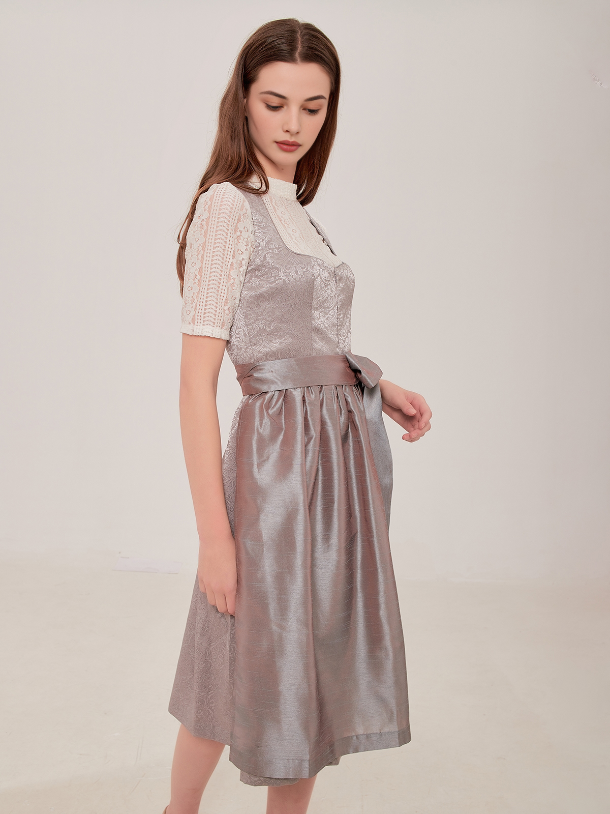 Dirndl in Grün mit Arm