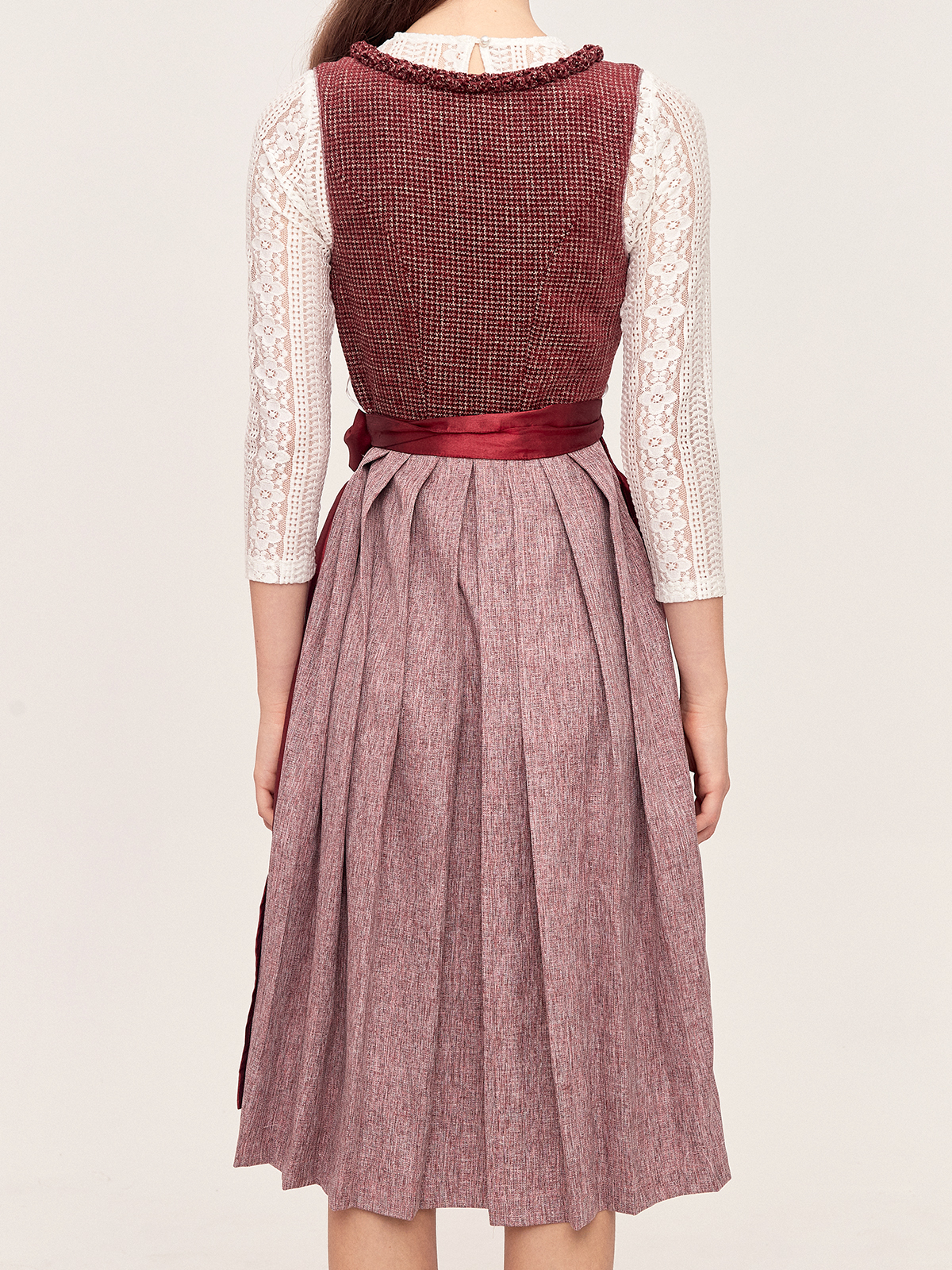 Dirndlkleid in Rot – ein absoluter Hingucker