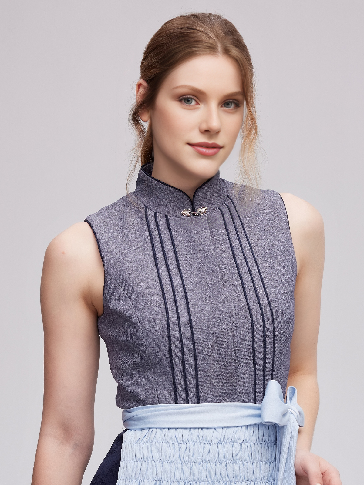 Elegantes schwarzes Dirndl