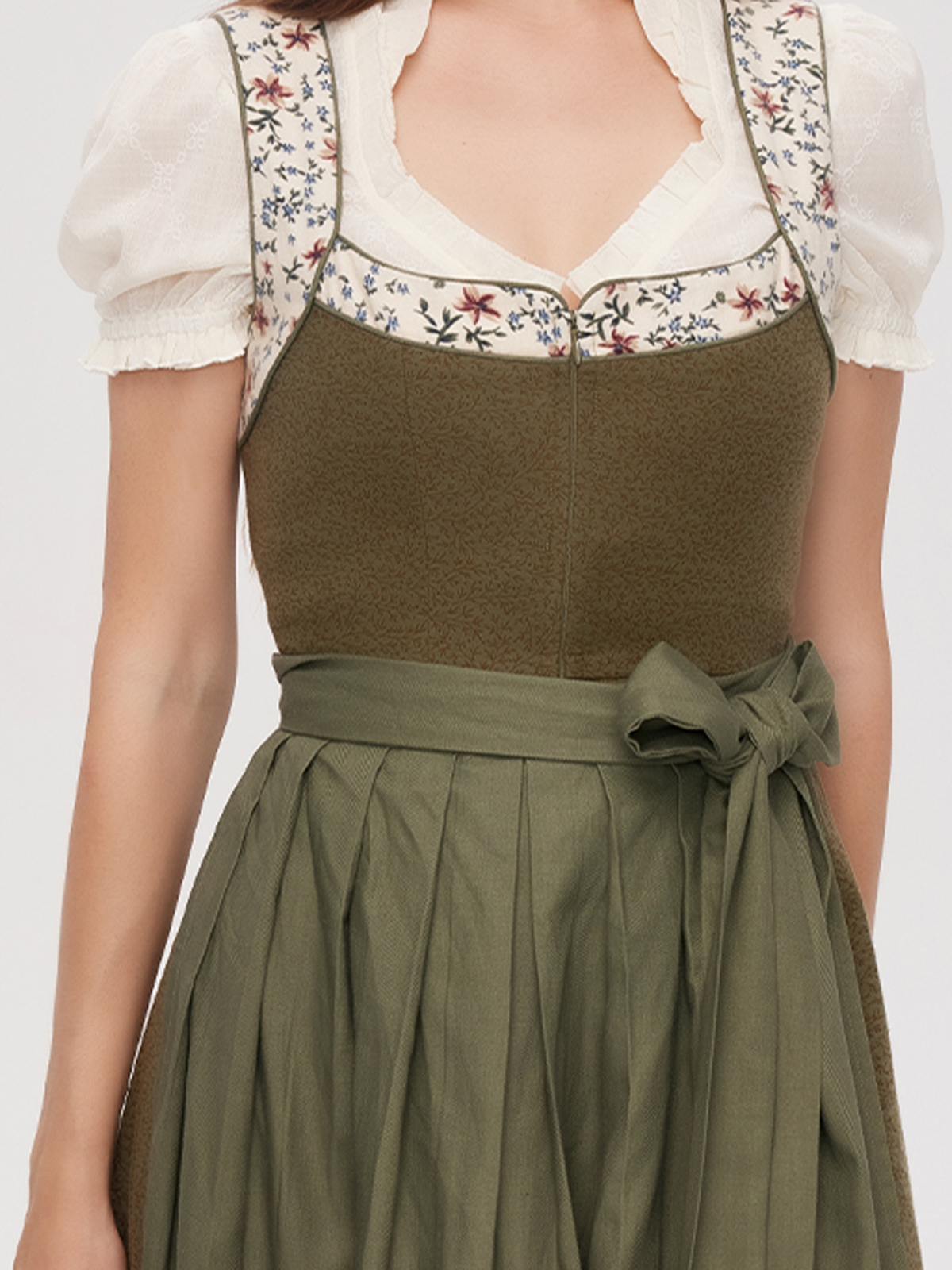 Dirndl in Grün