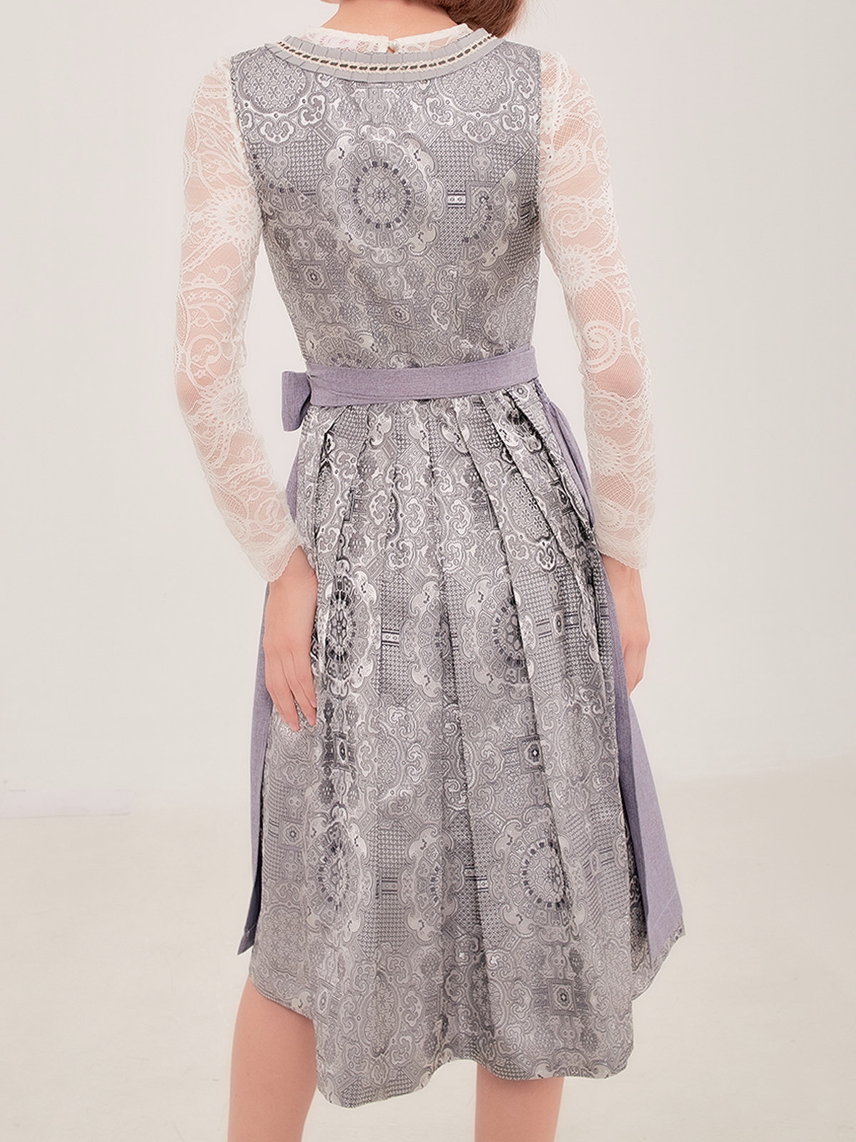 Elegantes graues Dirndl