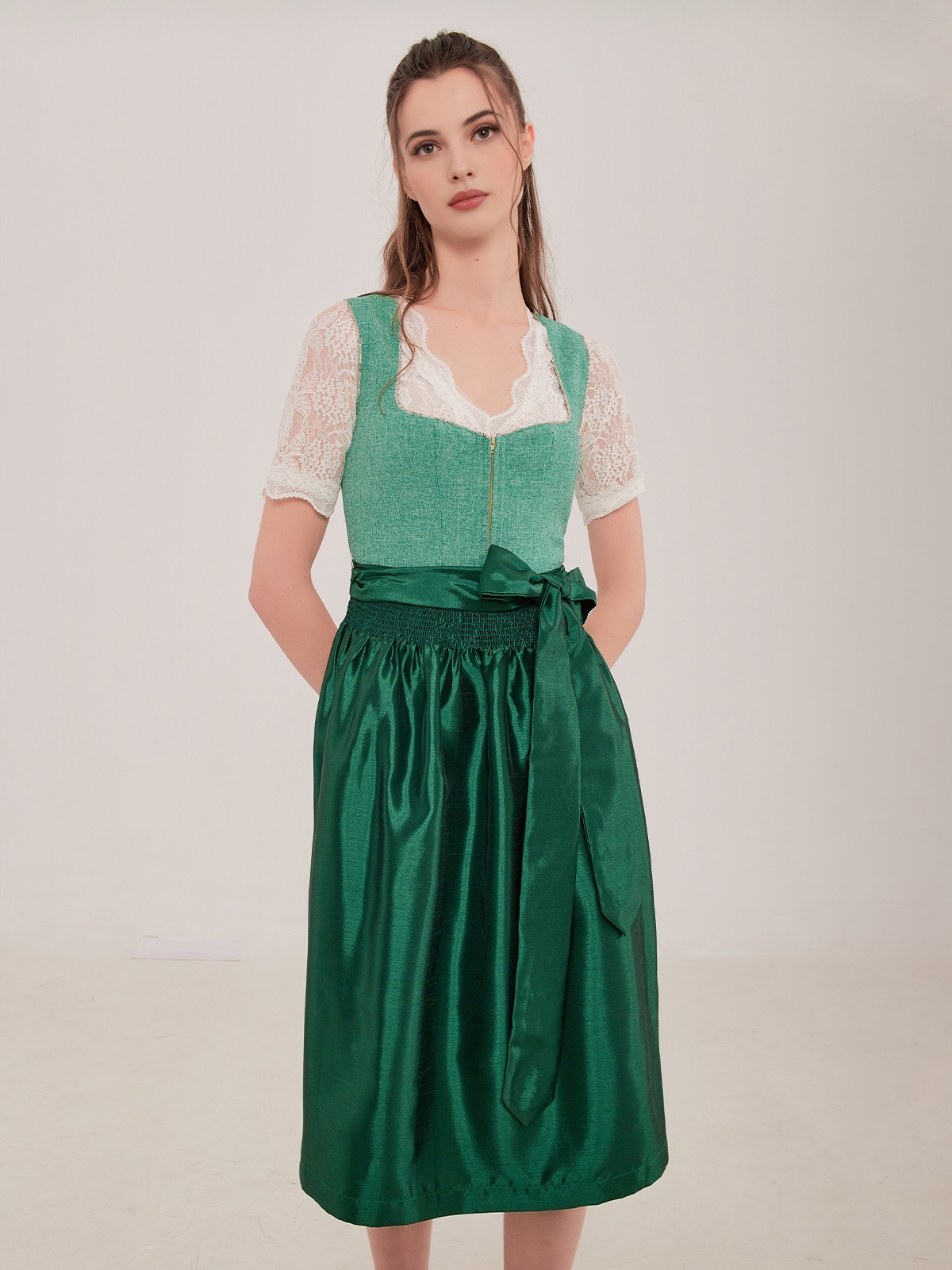 Dirndl Blau – Elegant und vielseitig