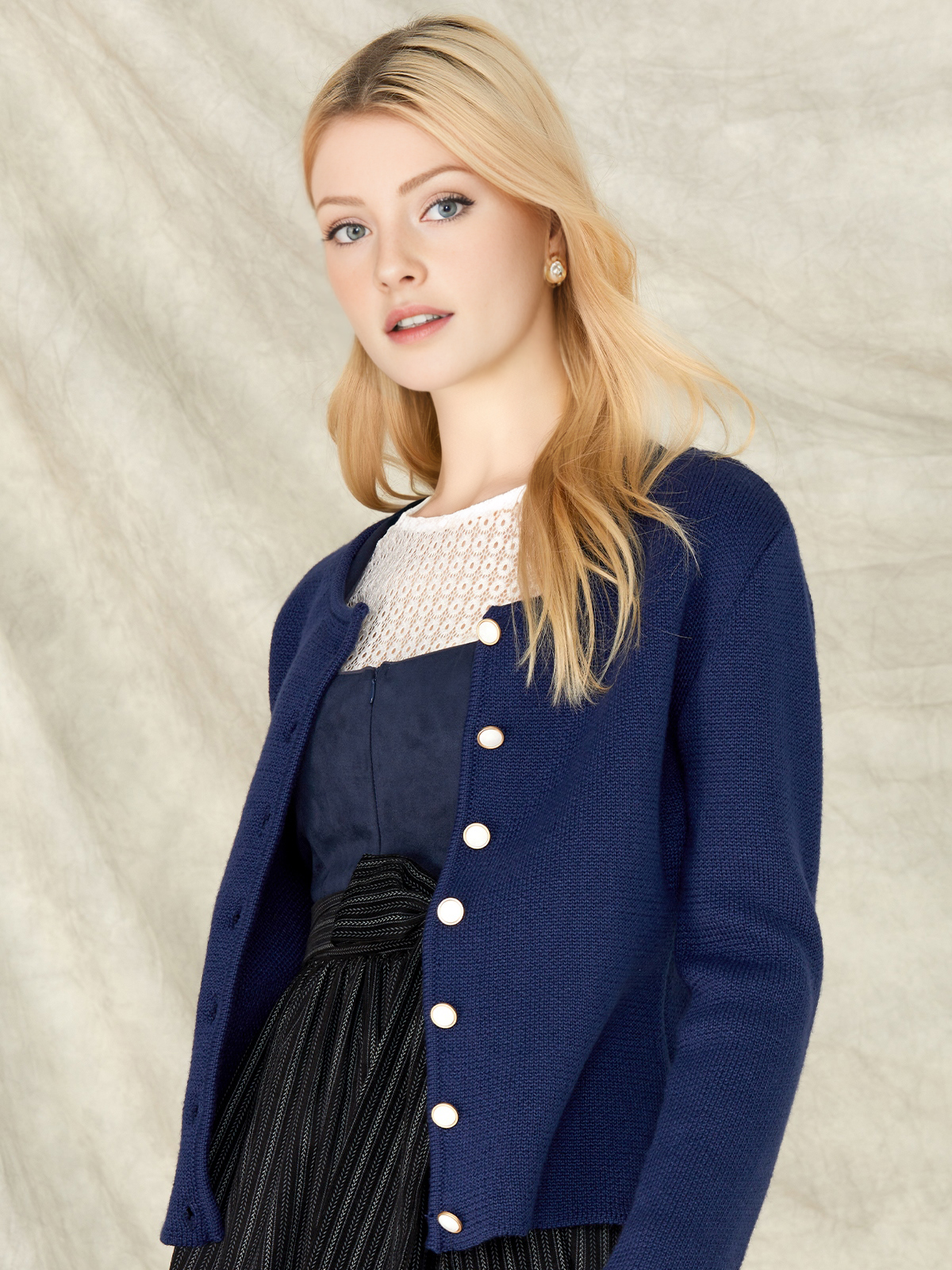 Dirndl aus Samt in Marineblau