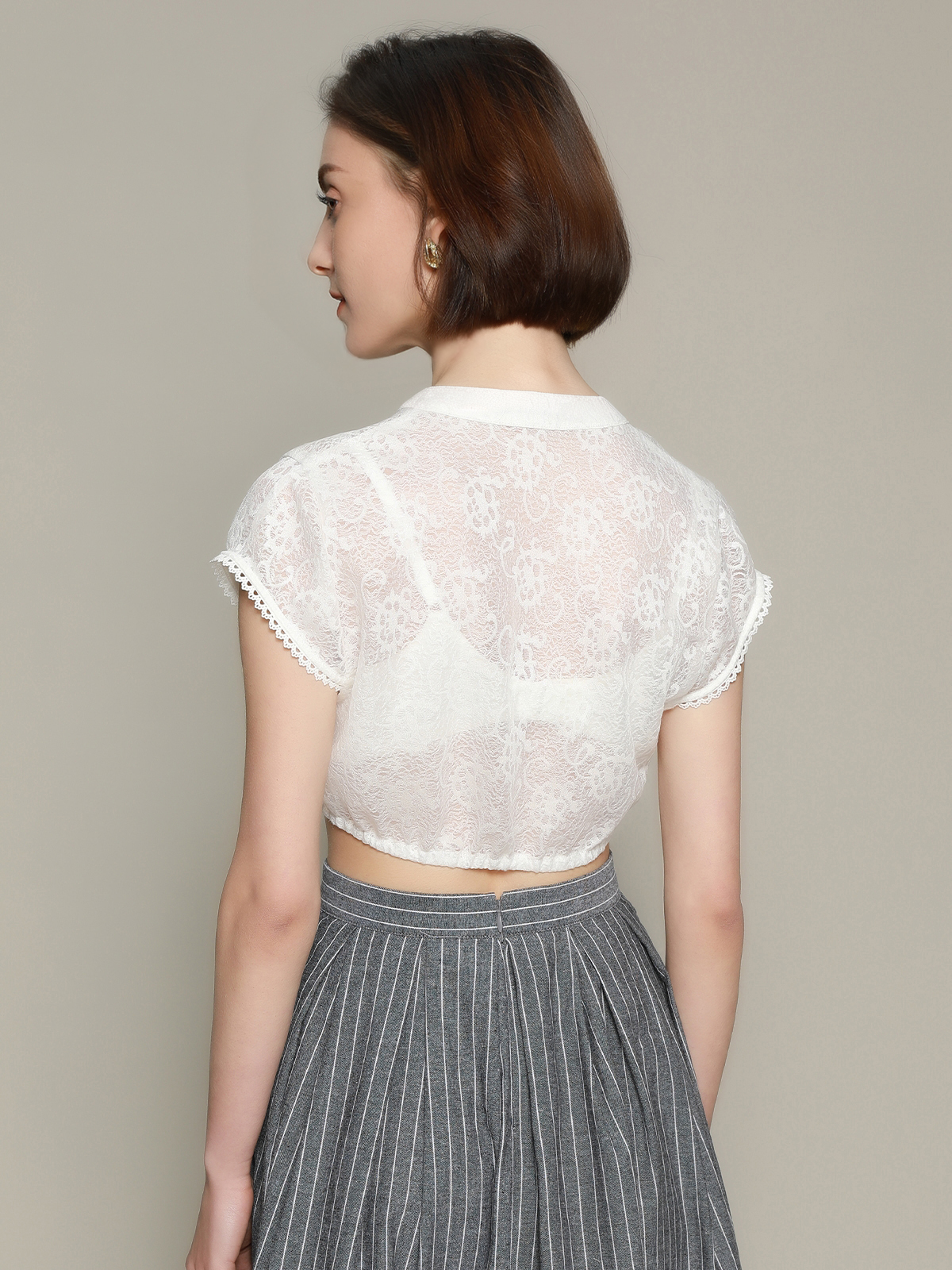 Dirndl Bluse lila mit eleganten Details