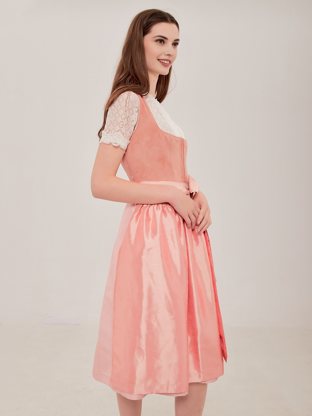 Dirndlbluse mit Herzausschnitt in Rosa