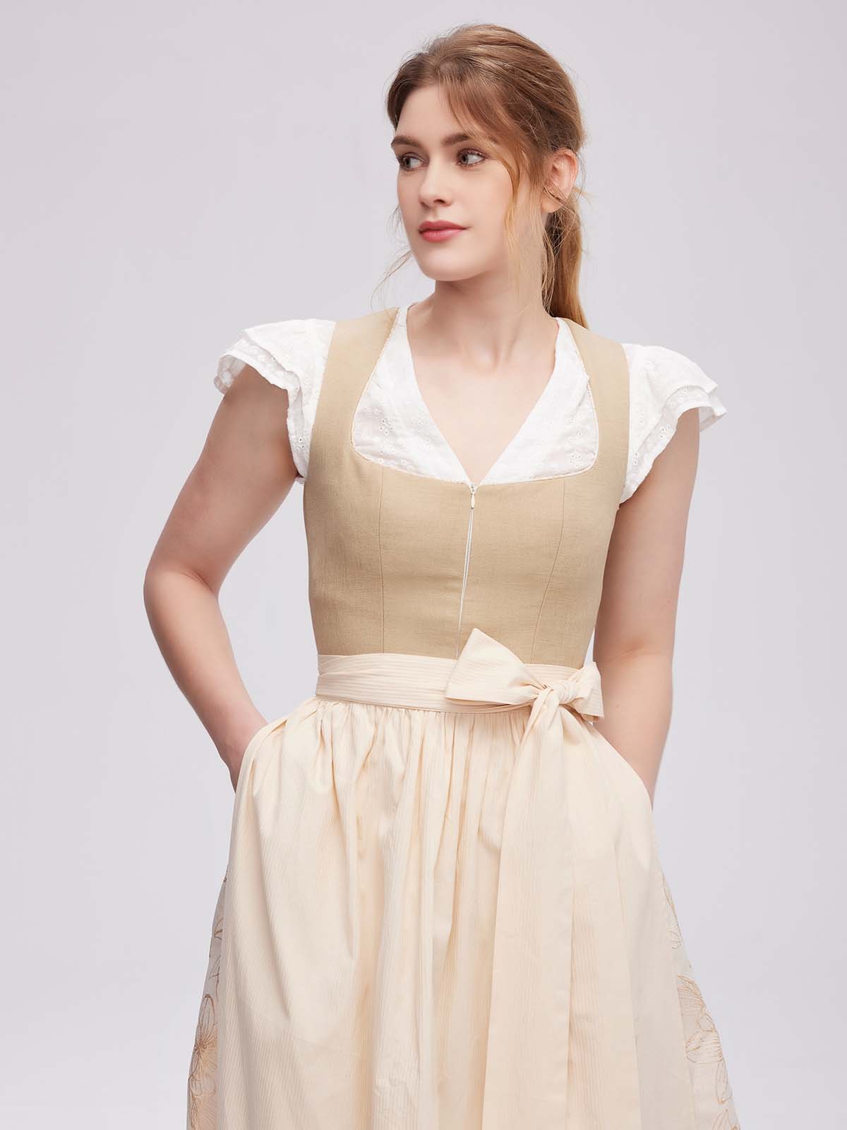 Grünes Samt-Dirndl