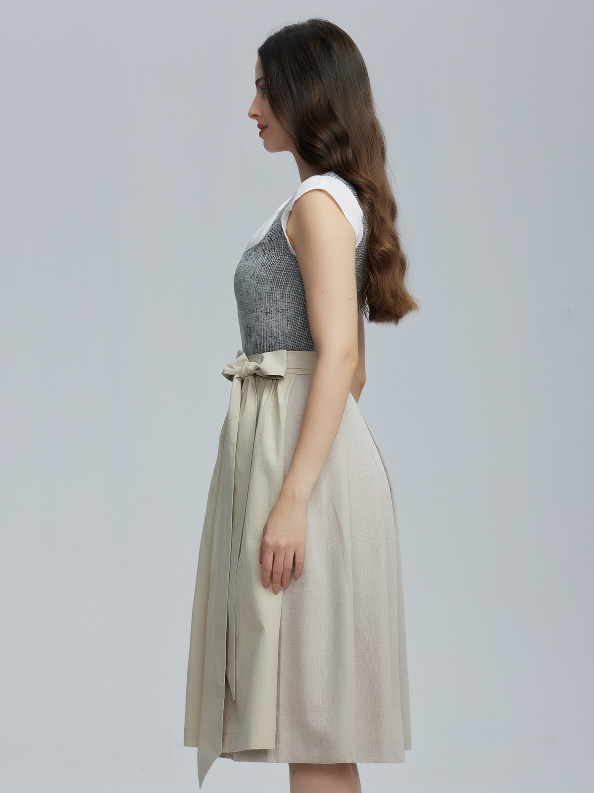 Lila Dirndl in Grün