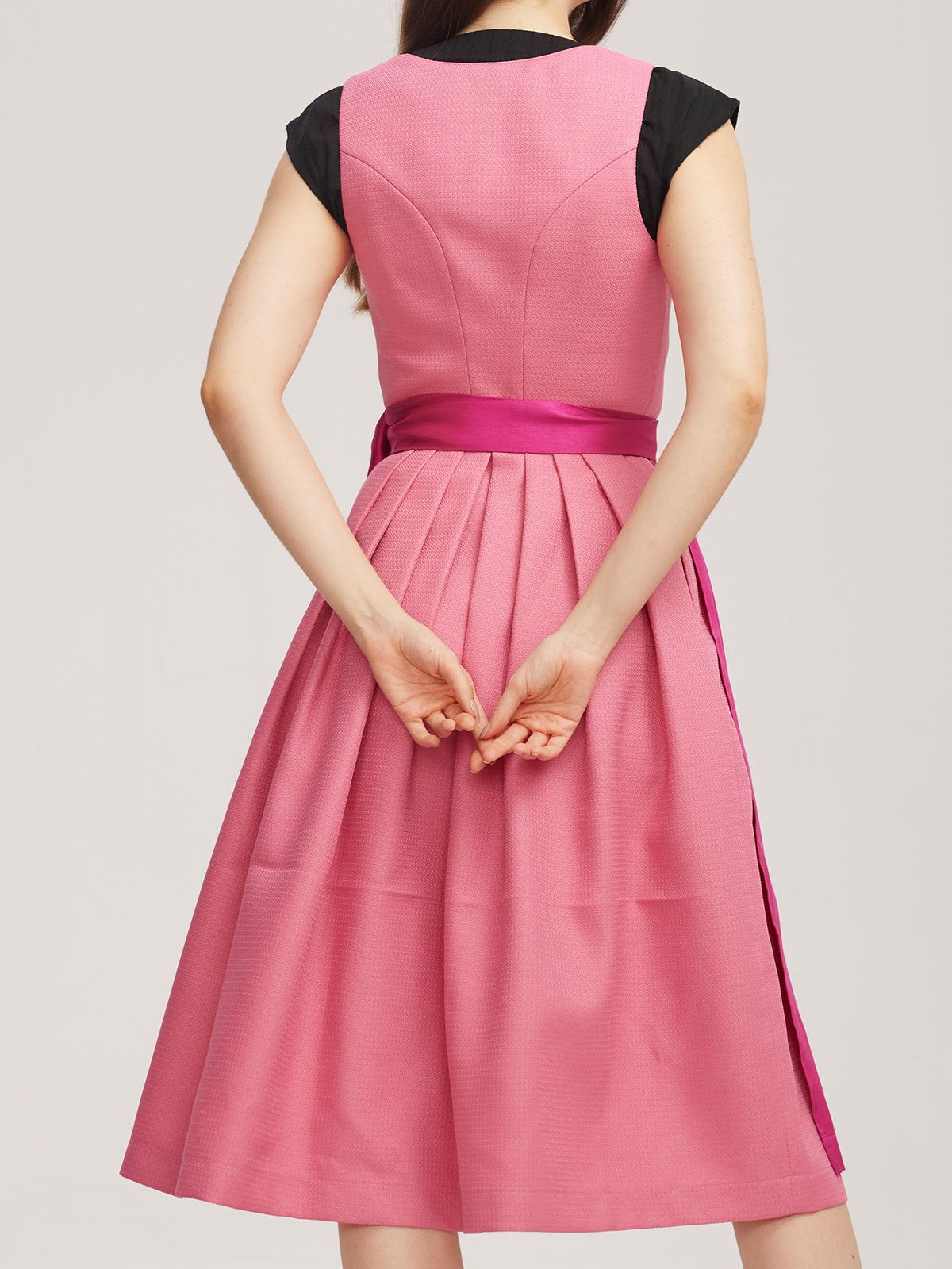 Modernes Dirndl in Pink