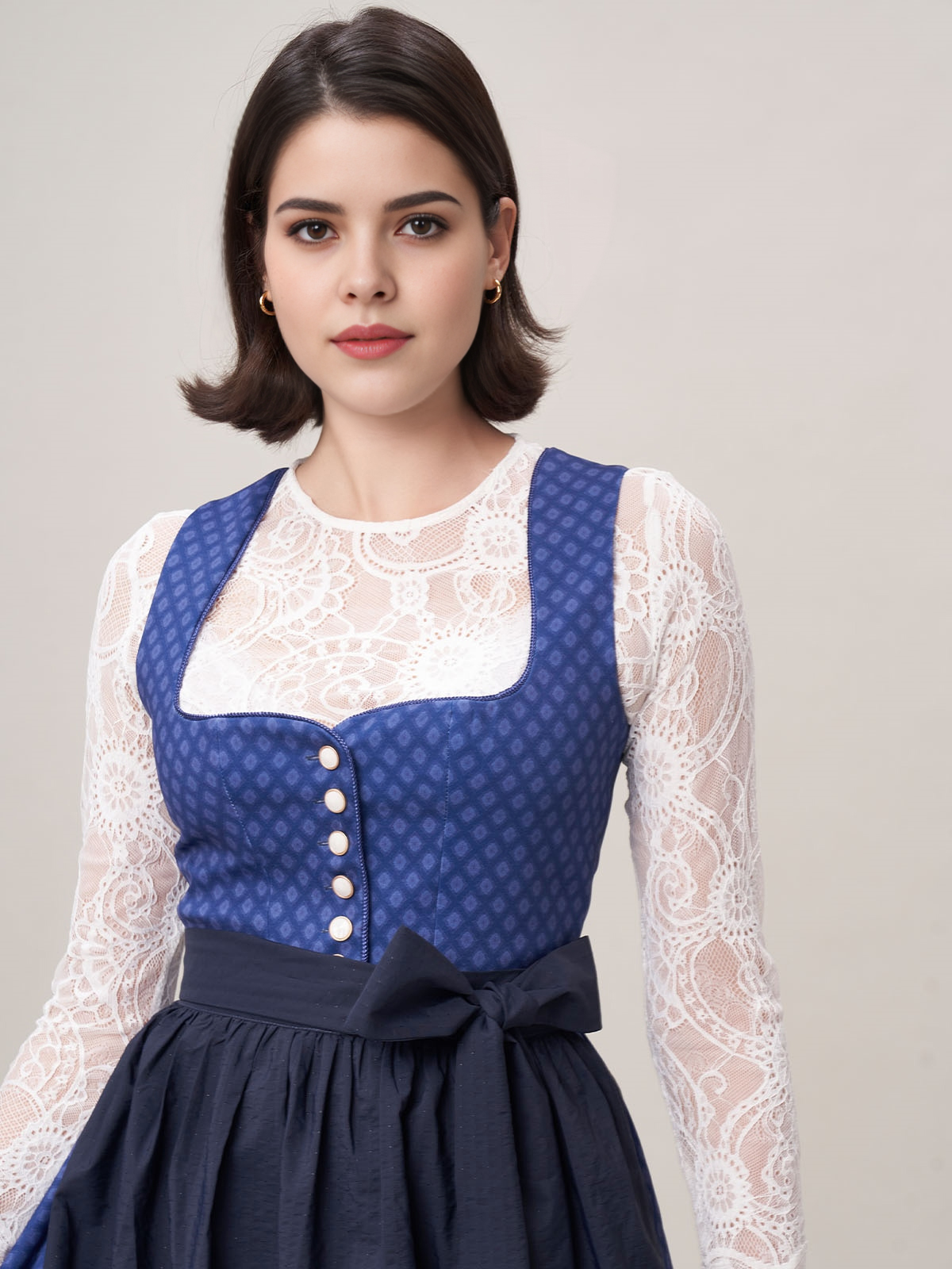 Grün Rotes Dirndl – Eleganz mit Tradition