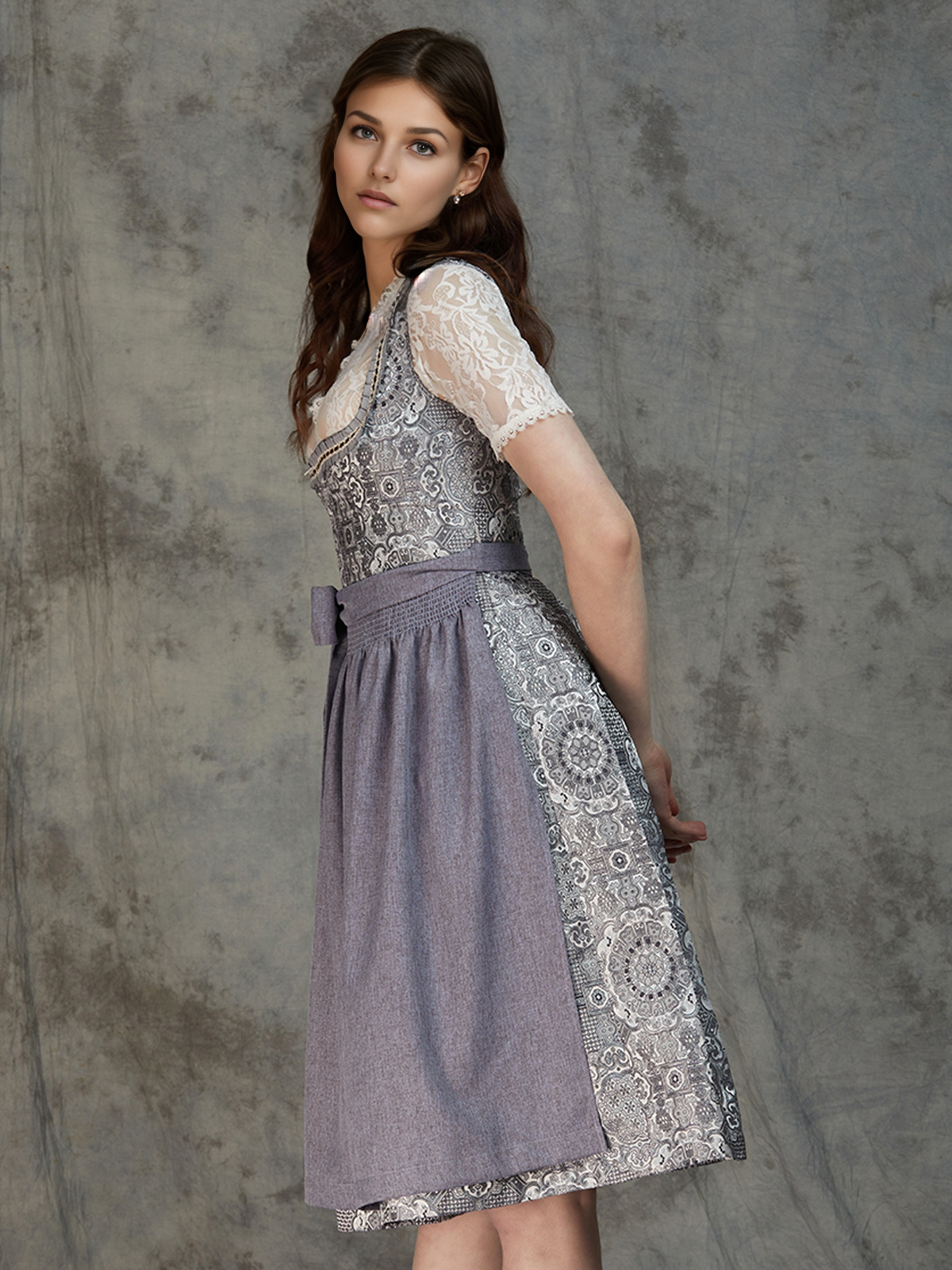 Modernes Dirndl mit geradem Ausschnitt