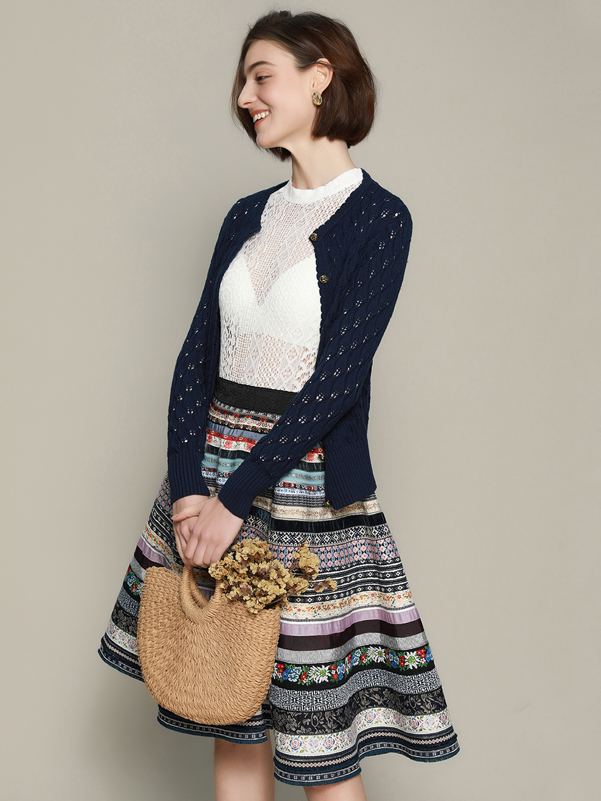 Modernes Dirndl in Weiß