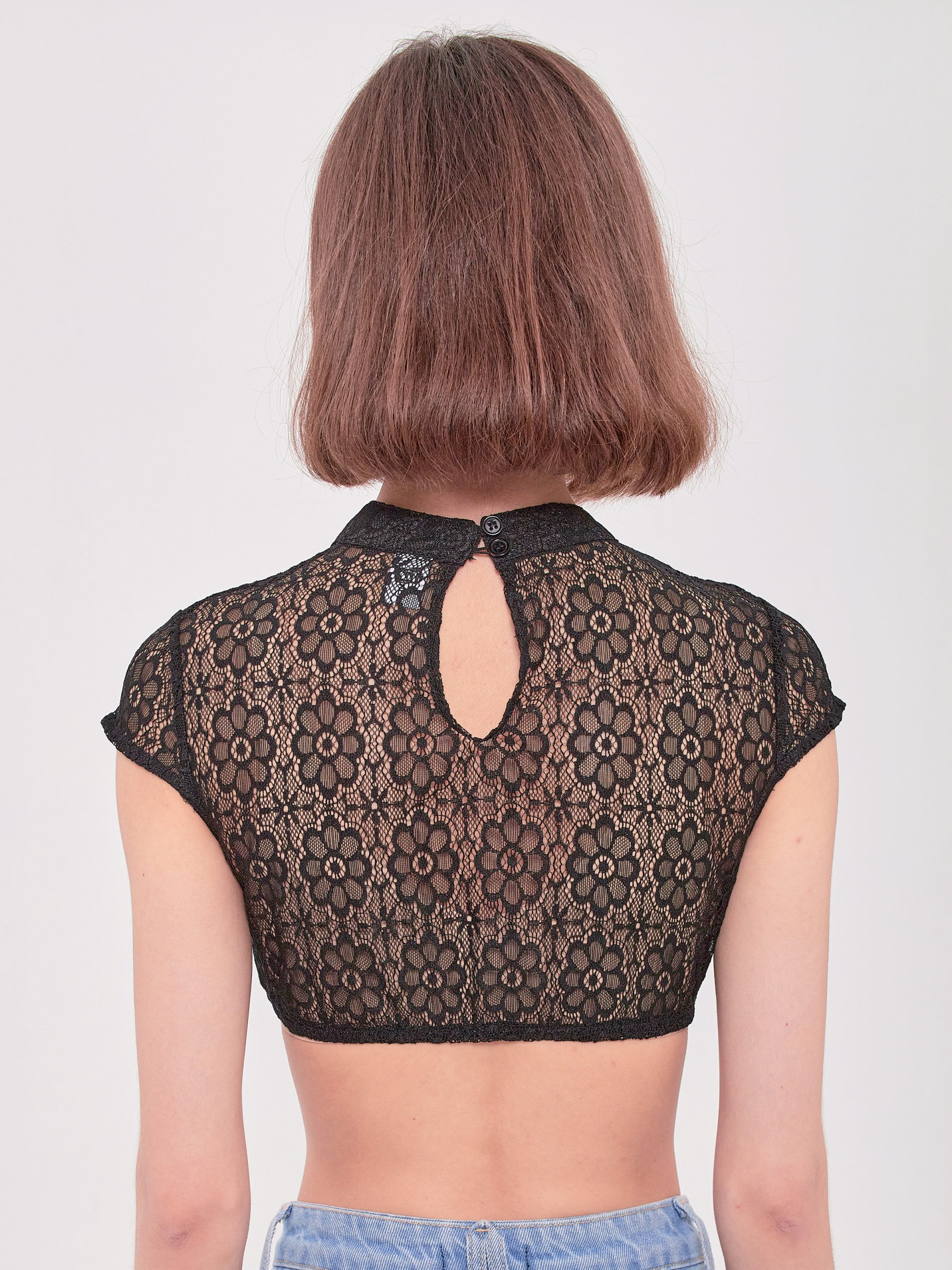 Dirndlbluse mit Lochausschnitt in Schwarz