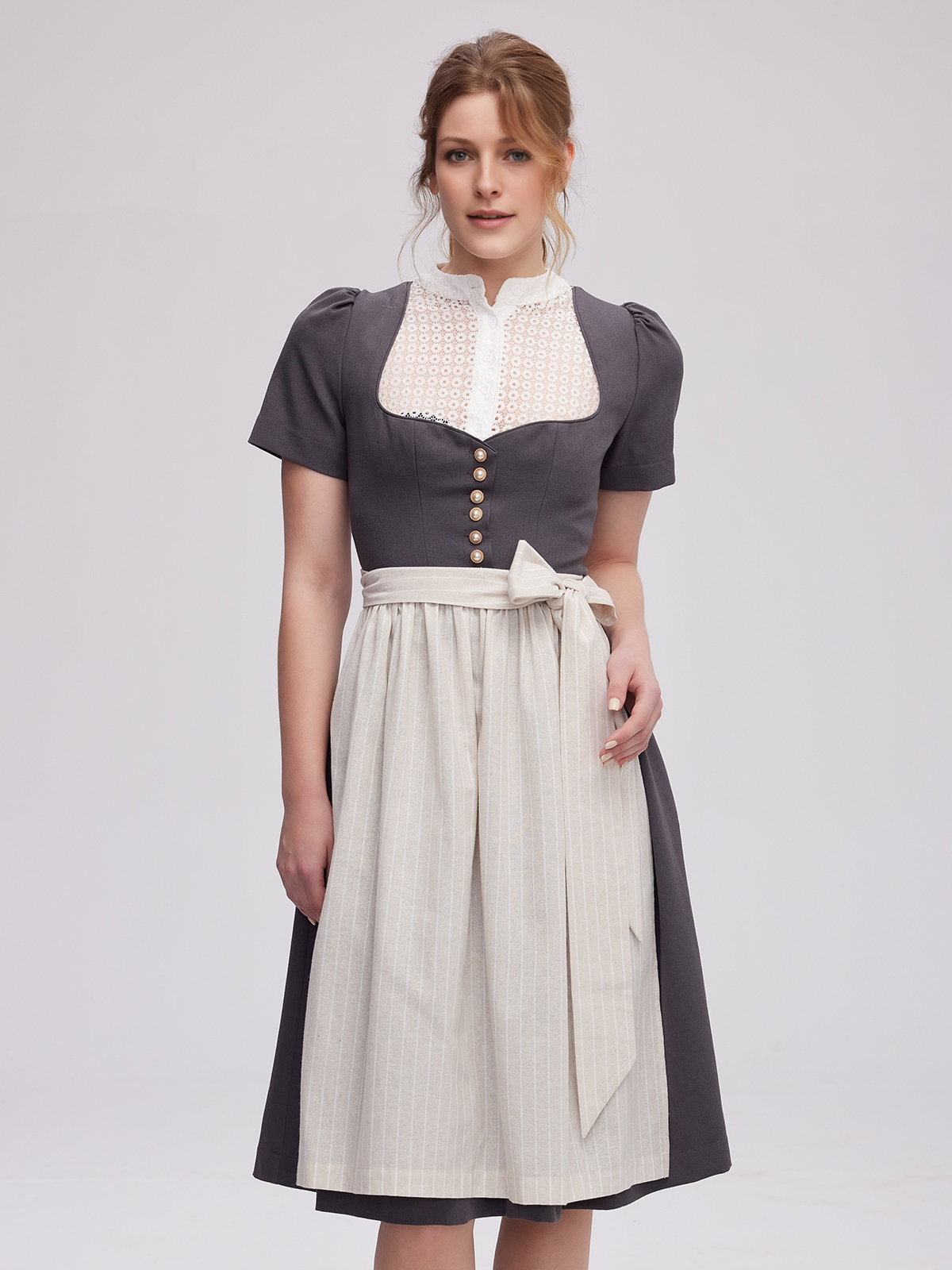 Dirndl in Grau – zeitlose Eleganz