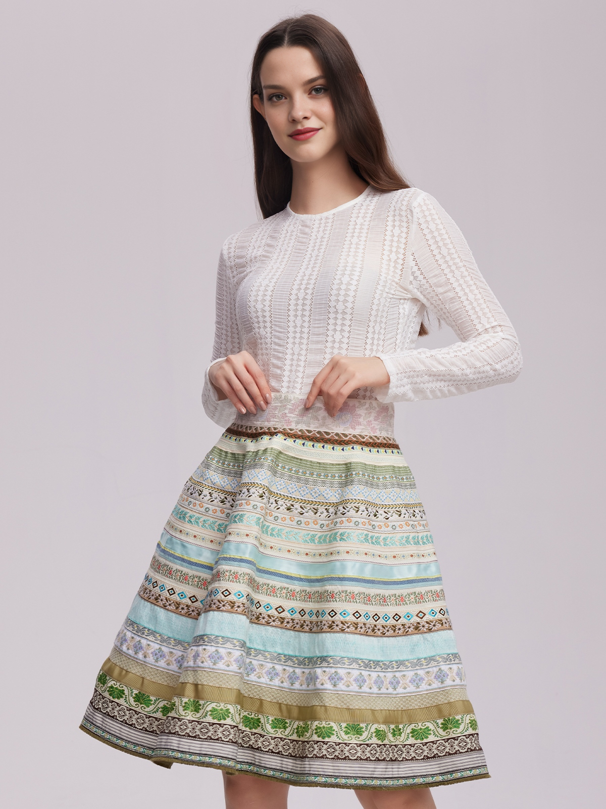 Dirndl in Grün mit floralen Details