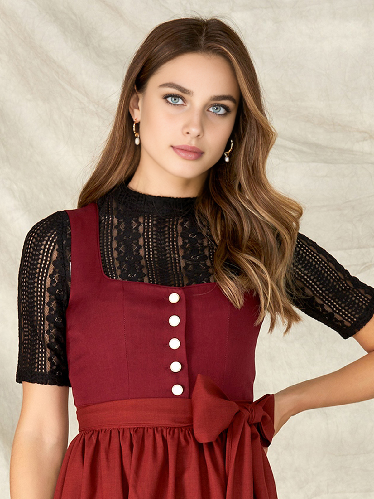 Dunkelgrüne Dirndlbluse im eleganten Stil