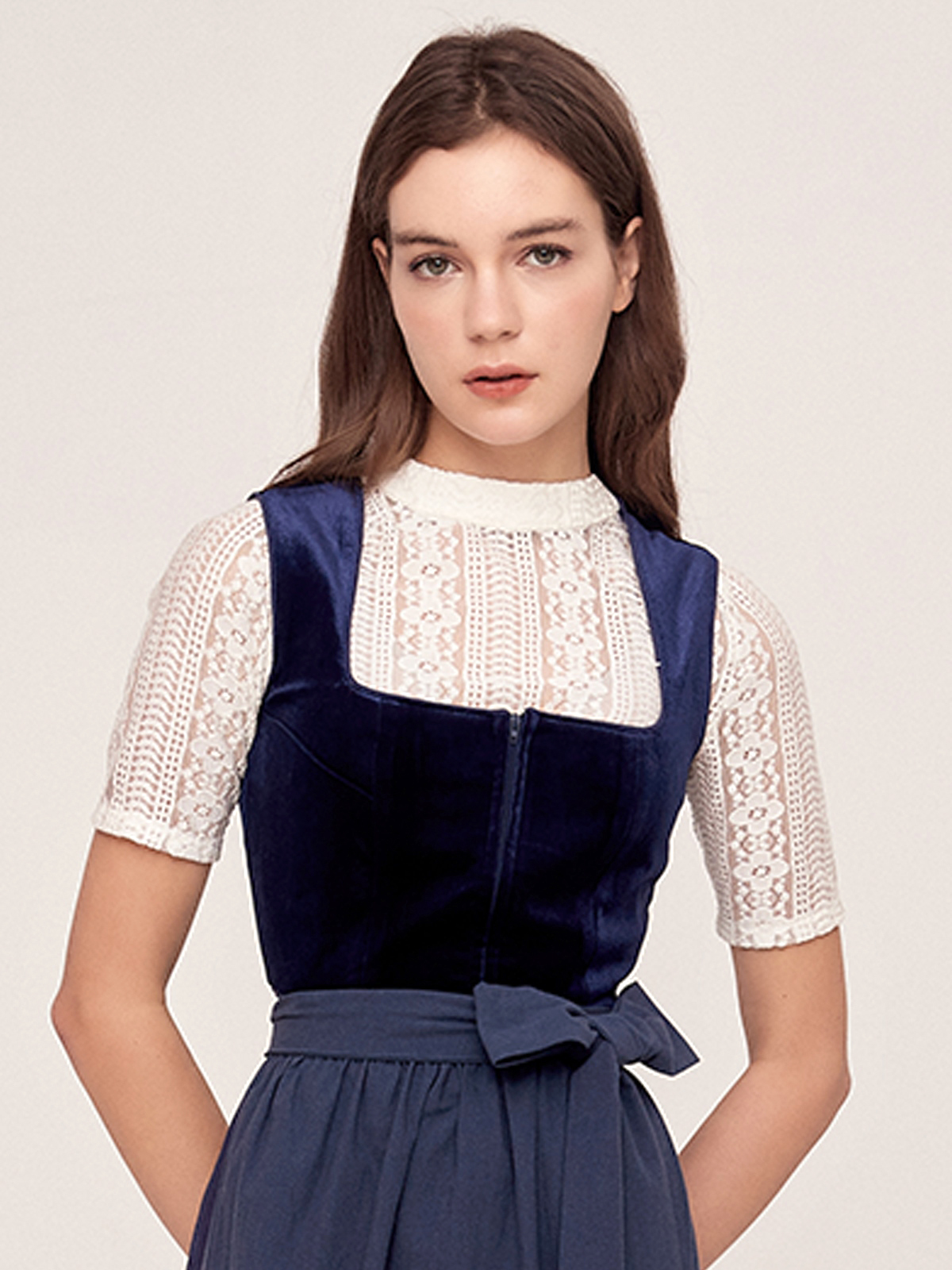 Modernes Dirndl in Blau