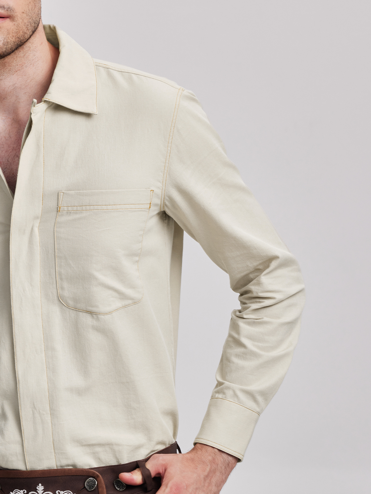 Dirndl aus Samt in Beige