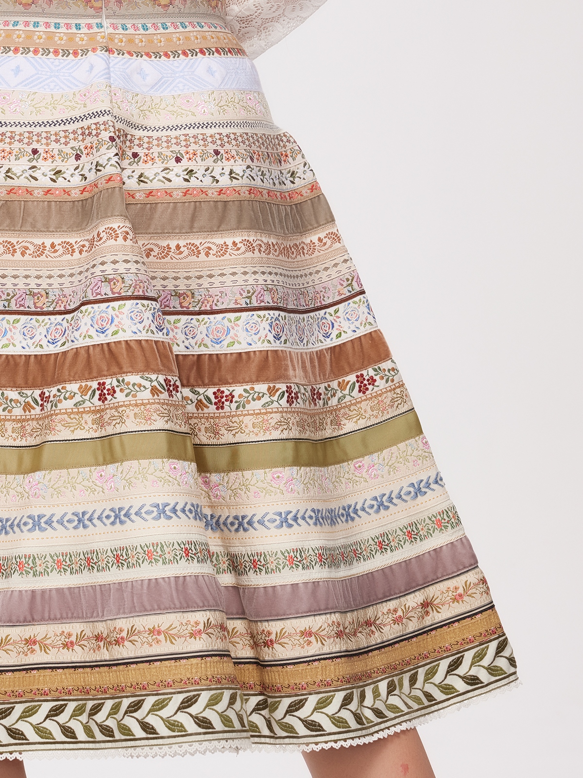 Elegantes beiges Ehreer Dirndl